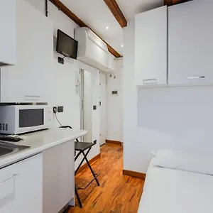 Sant Ambrogio Lovely Flat , Milán Italia